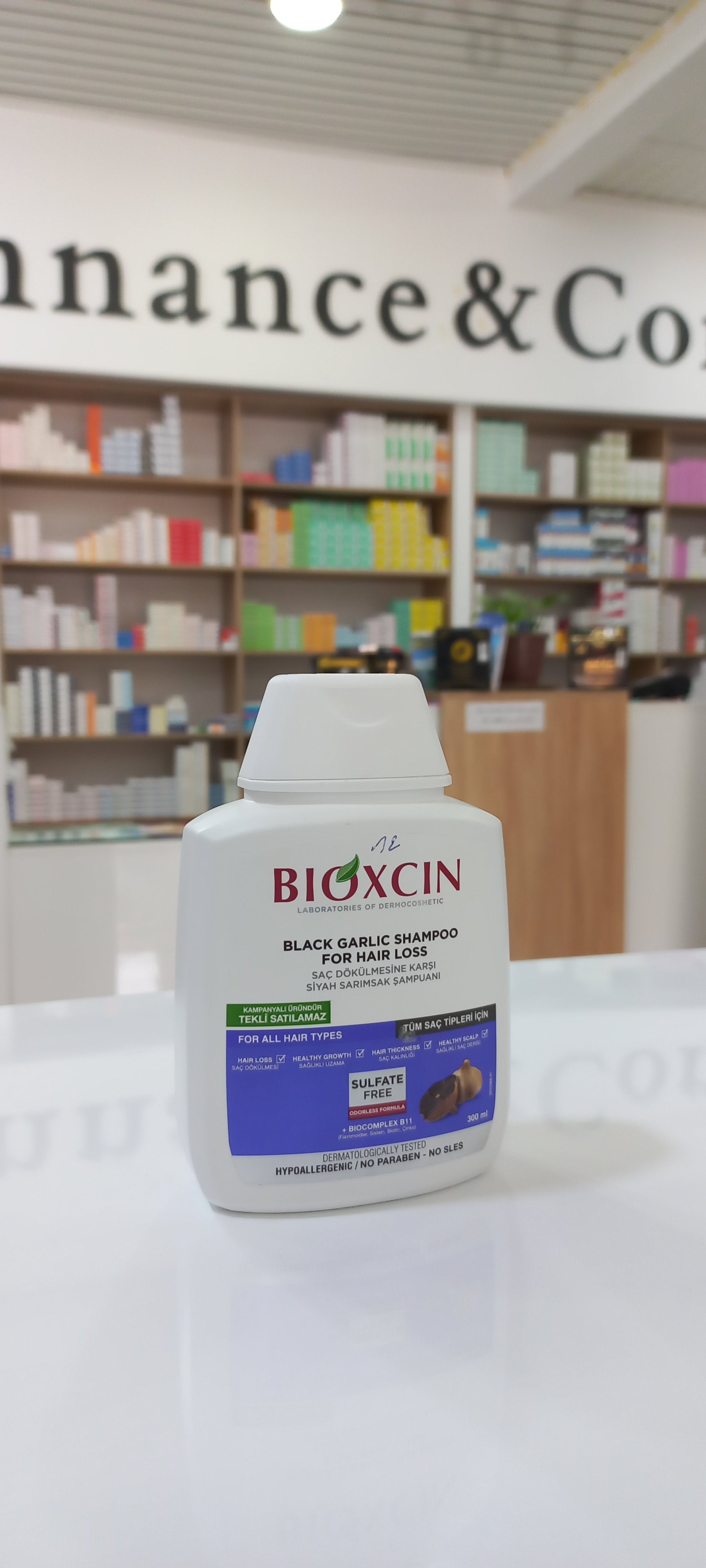 Bioxcin shampoo à l'ail noir contre la chute des cheveux 300 ml